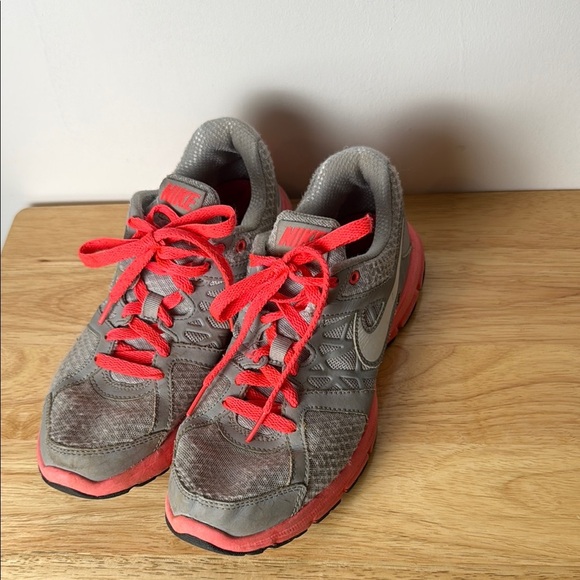 Nike Womens Relentless 2 Lace Up Running Shoes Gray Pink Size US 9 - Picture 1 of 13